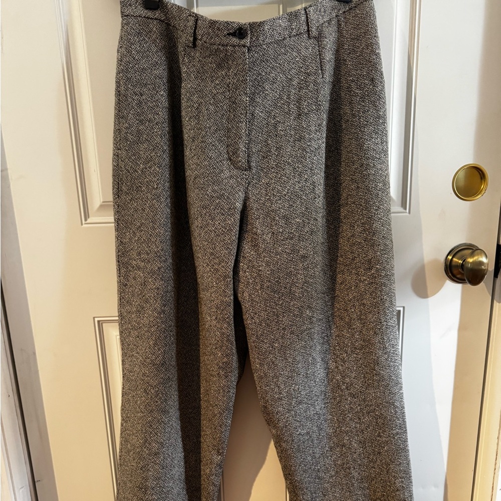 Liz Claiborne  NWT  Never Worn Vintage Black & White Trousers.